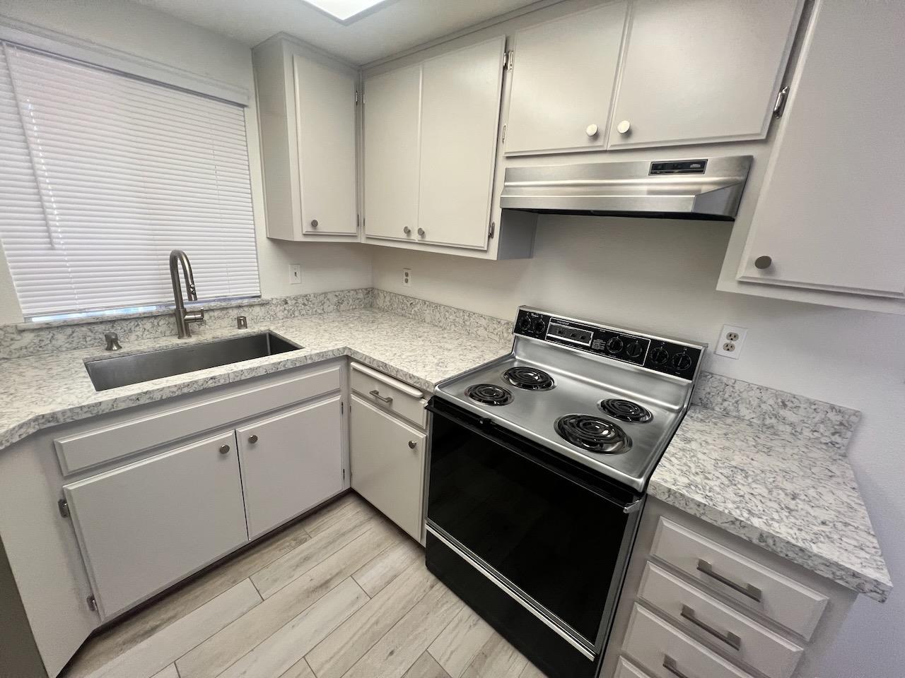 Detail Gallery Image 4 of 22 For 1018 Cedar Gables Dr, San Jose,  CA 95118 - 2 Beds | 2 Baths