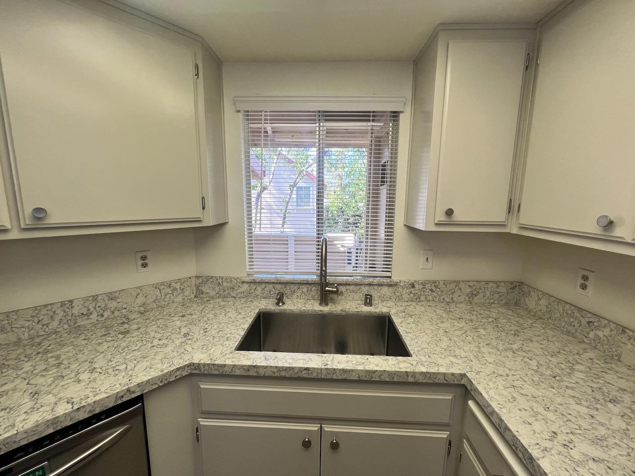 Detail Gallery Image 5 of 22 For 1018 Cedar Gables Dr, San Jose,  CA 95118 - 2 Beds | 2 Baths