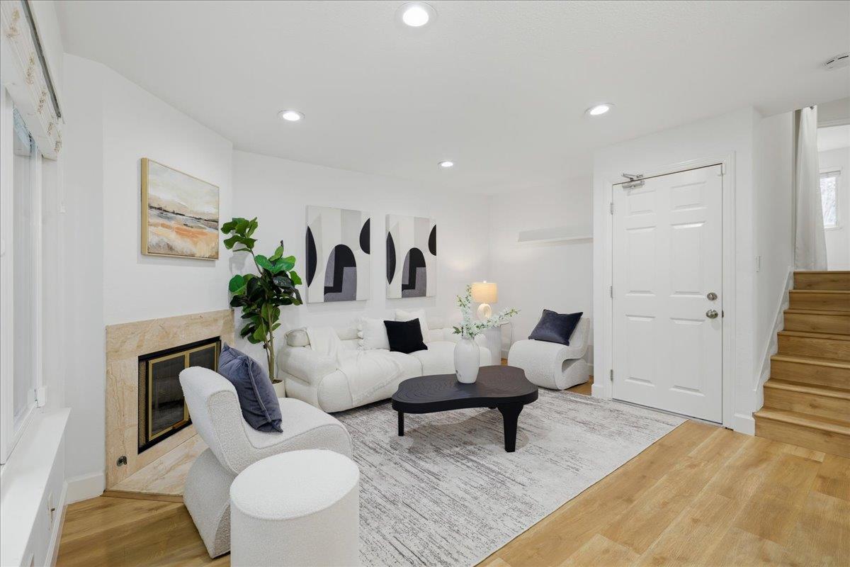 Detail Gallery Image 3 of 20 For 680 Blackford, San Jose,  CA 95117 - 2 Beds | 2 Baths