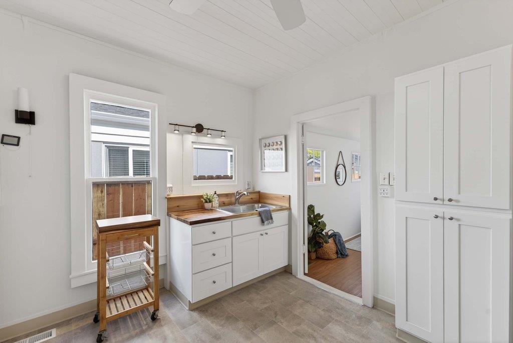 Detail Gallery Image 16 of 48 For 222 2nd Ave, Santa Cruz,  CA 95062 - 2 Beds | 2 Baths