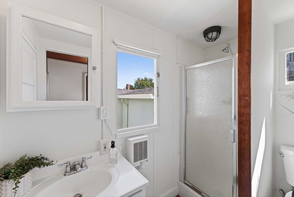 Detail Gallery Image 23 of 48 For 222 2nd Ave, Santa Cruz,  CA 95062 - 2 Beds | 2 Baths