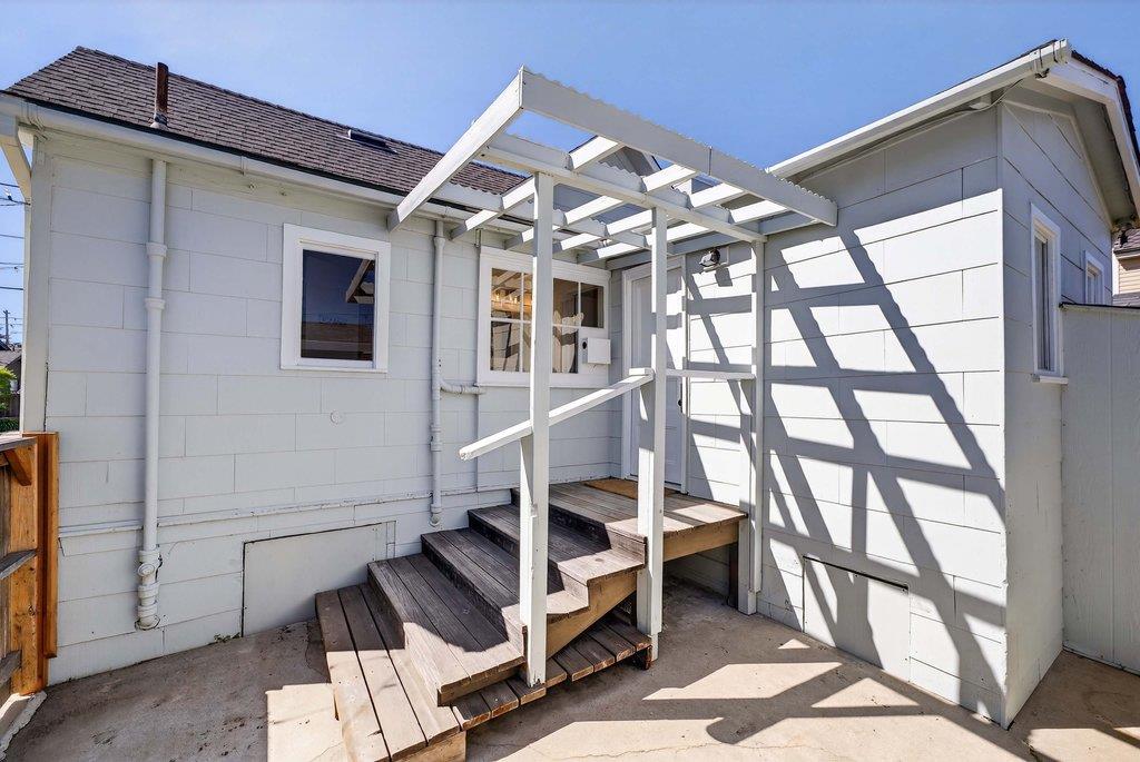 Detail Gallery Image 37 of 48 For 222 2nd Ave, Santa Cruz,  CA 95062 - 2 Beds | 2 Baths