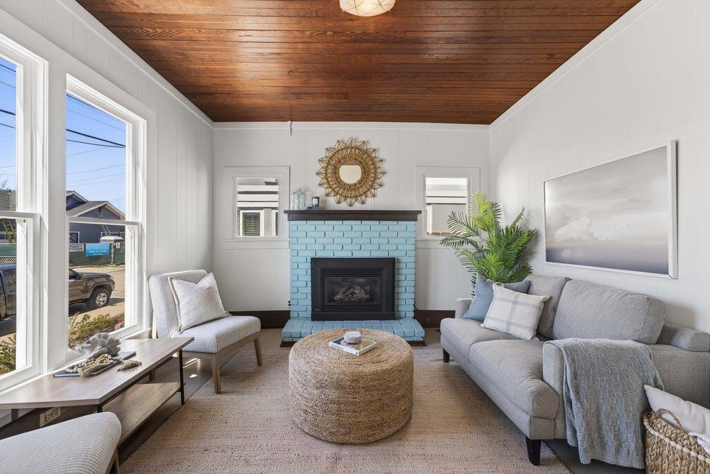 Detail Gallery Image 4 of 48 For 222 2nd Ave, Santa Cruz,  CA 95062 - 2 Beds | 2 Baths