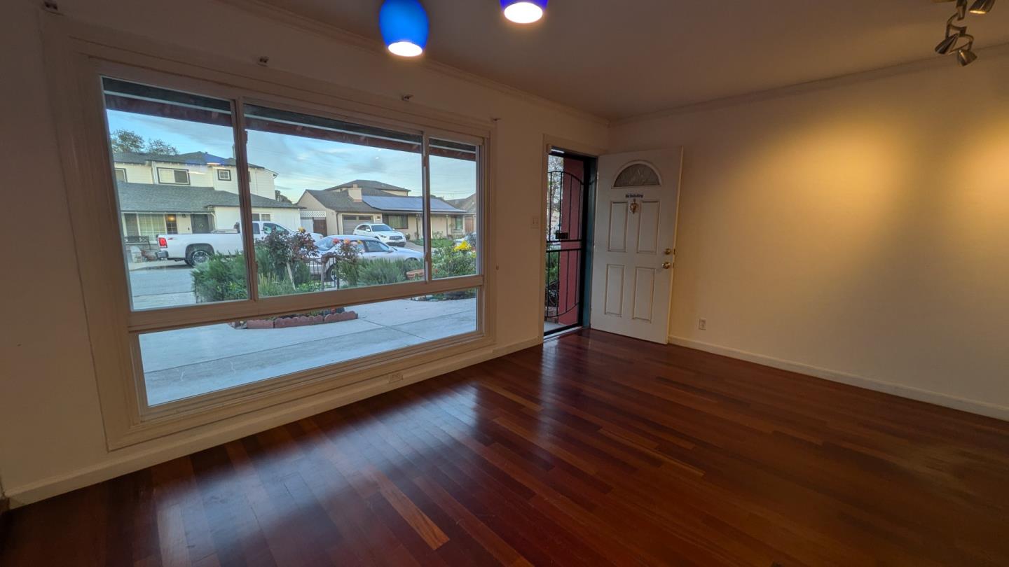 Detail Gallery Image 2 of 25 For 3726 Martin Dr, San Mateo,  CA 94403 - 2 Beds | 1 Baths