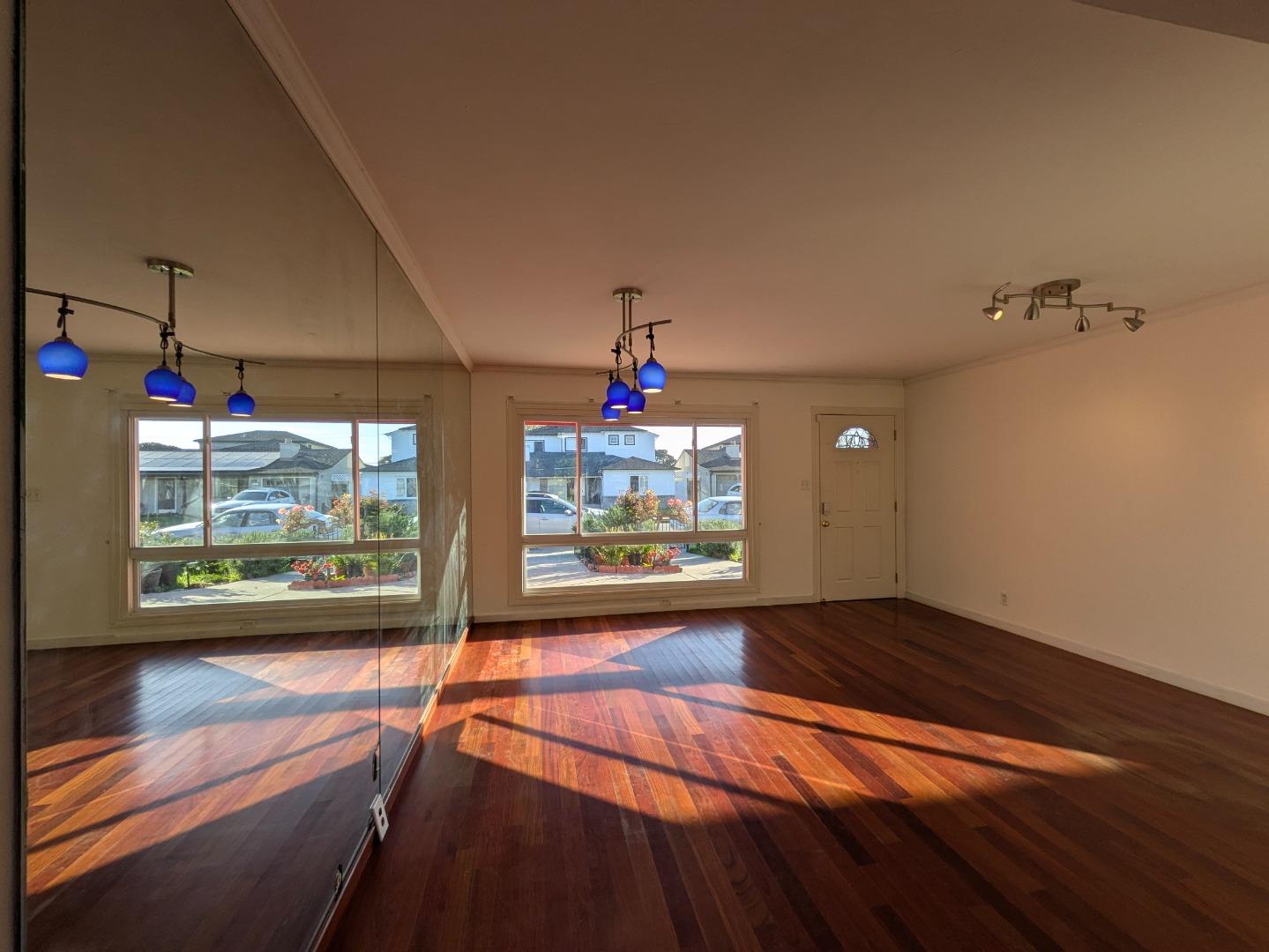 Detail Gallery Image 3 of 25 For 3726 Martin Dr, San Mateo,  CA 94403 - 2 Beds | 1 Baths