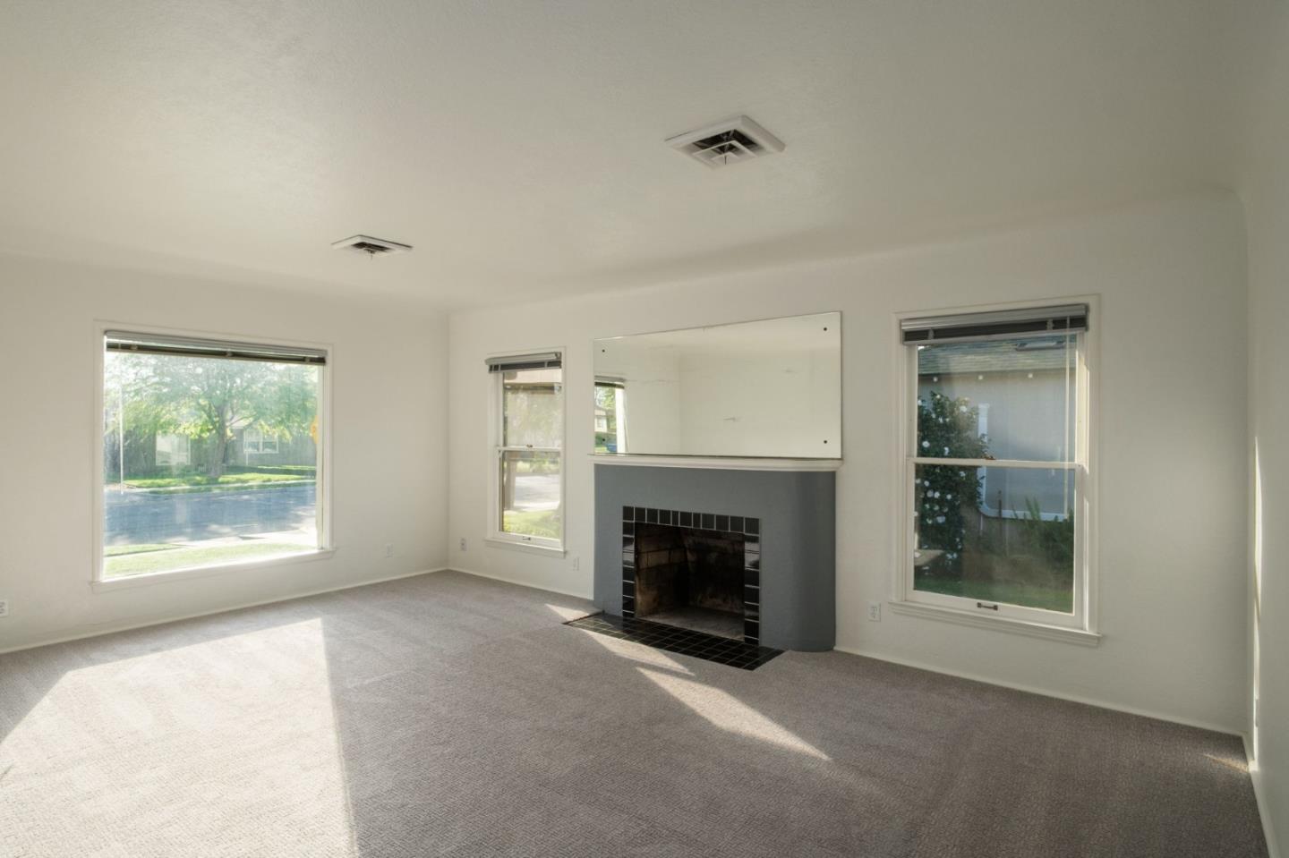 Detail Gallery Image 3 of 12 For 1543 N Thorne Ave, Fresno,  CA 93728 - 2 Beds | 1 Baths