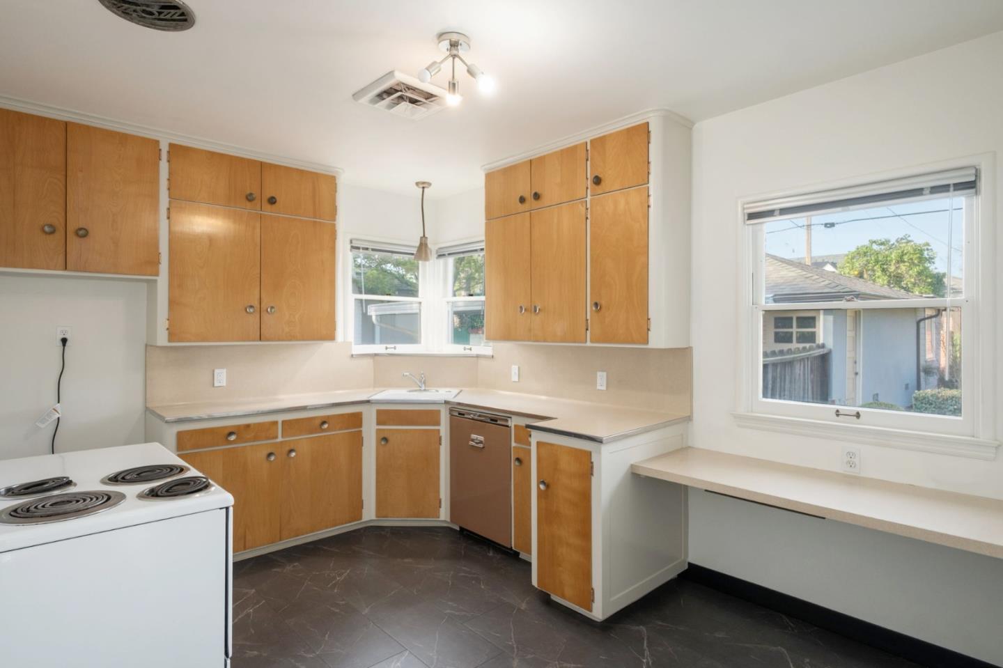 Detail Gallery Image 4 of 12 For 1543 N Thorne Ave, Fresno,  CA 93728 - 2 Beds | 1 Baths