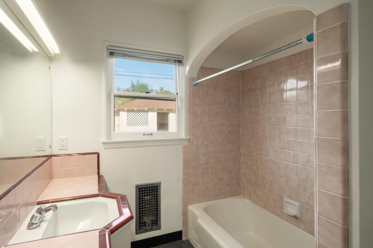 Detail Gallery Image 8 of 12 For 1543 N Thorne Ave, Fresno,  CA 93728 - 2 Beds | 1 Baths