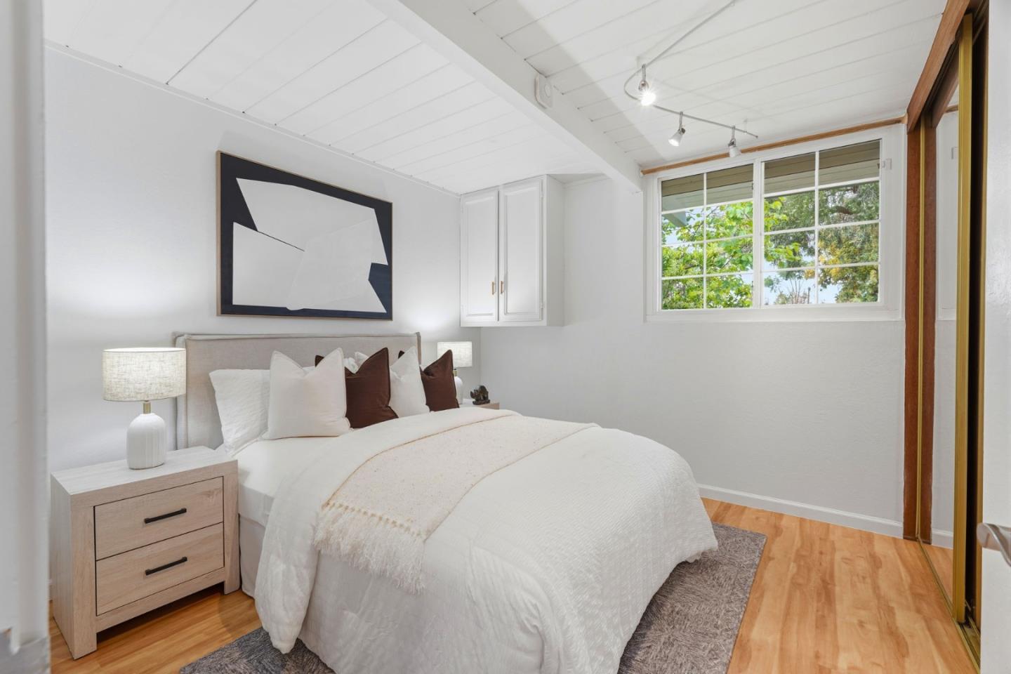 Detail Gallery Image 10 of 28 For 866 Cornwall Ct, Sunnyvale,  CA 94087 - 3 Beds | 2 Baths