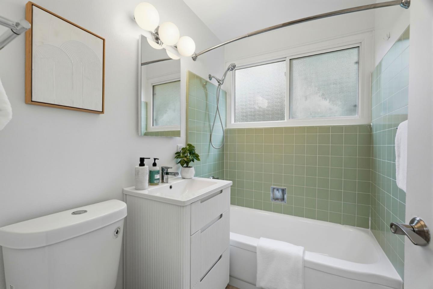 Detail Gallery Image 12 of 28 For 866 Cornwall Ct, Sunnyvale,  CA 94087 - 3 Beds | 2 Baths