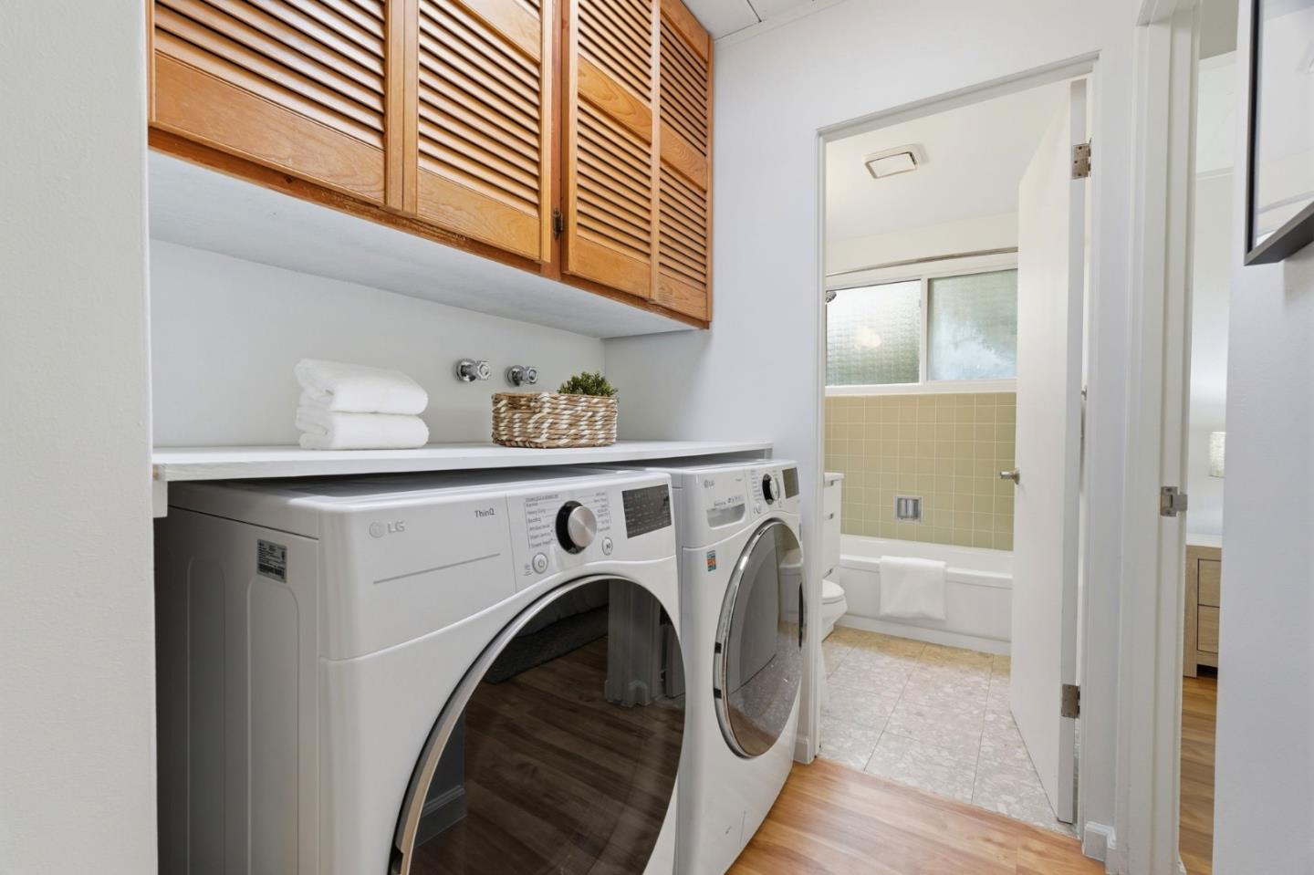 Detail Gallery Image 13 of 28 For 866 Cornwall Ct, Sunnyvale,  CA 94087 - 3 Beds | 2 Baths