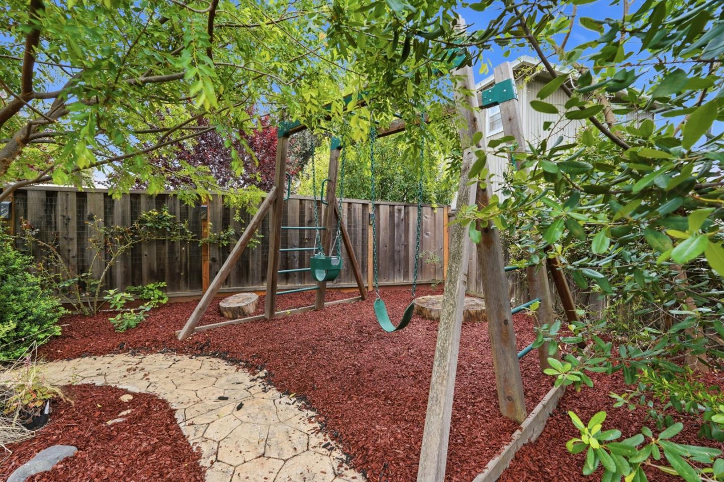 Detail Gallery Image 19 of 28 For 866 Cornwall Ct, Sunnyvale,  CA 94087 - 3 Beds | 2 Baths