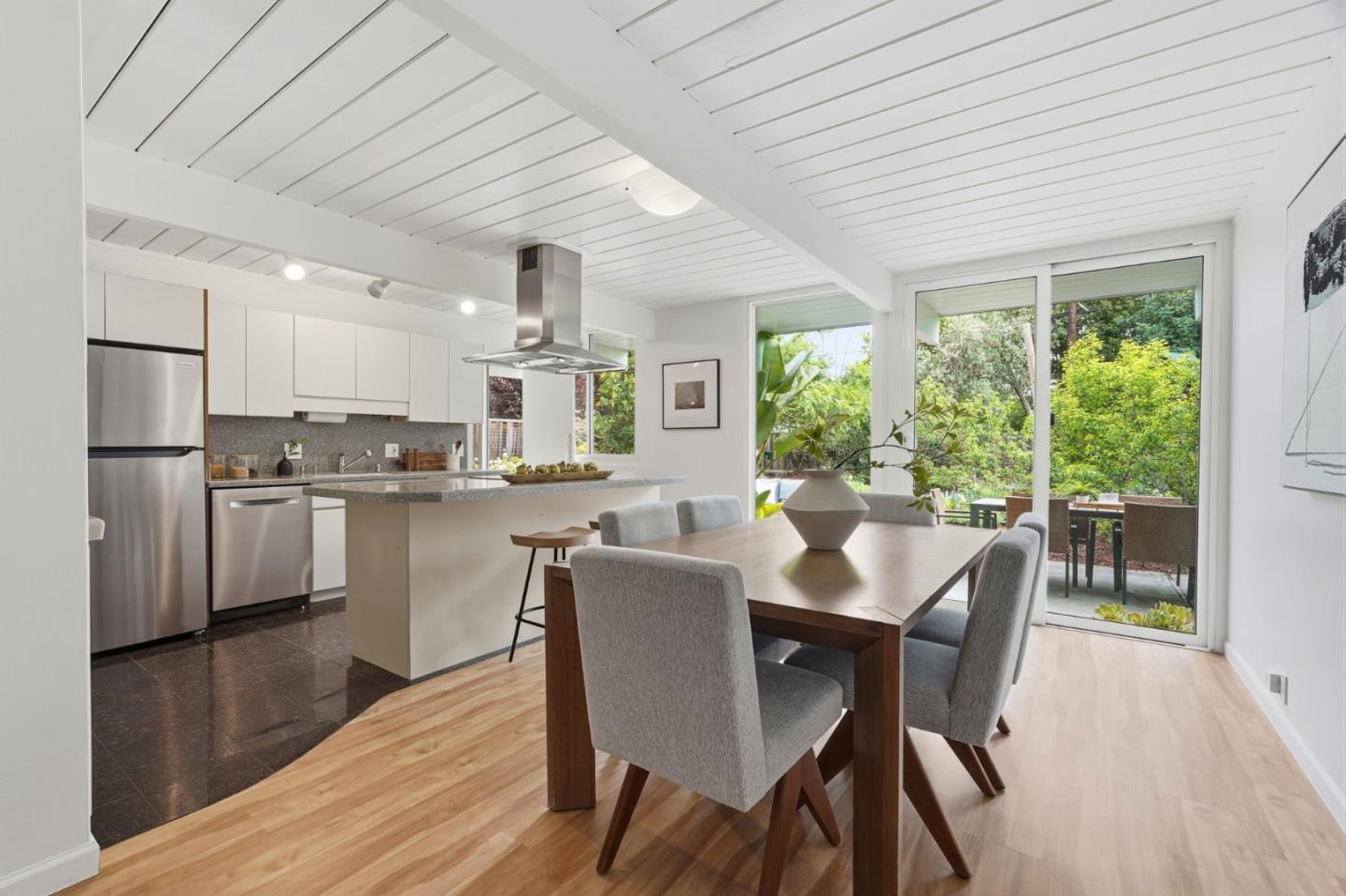 Detail Gallery Image 2 of 28 For 866 Cornwall Ct, Sunnyvale,  CA 94087 - 3 Beds | 2 Baths