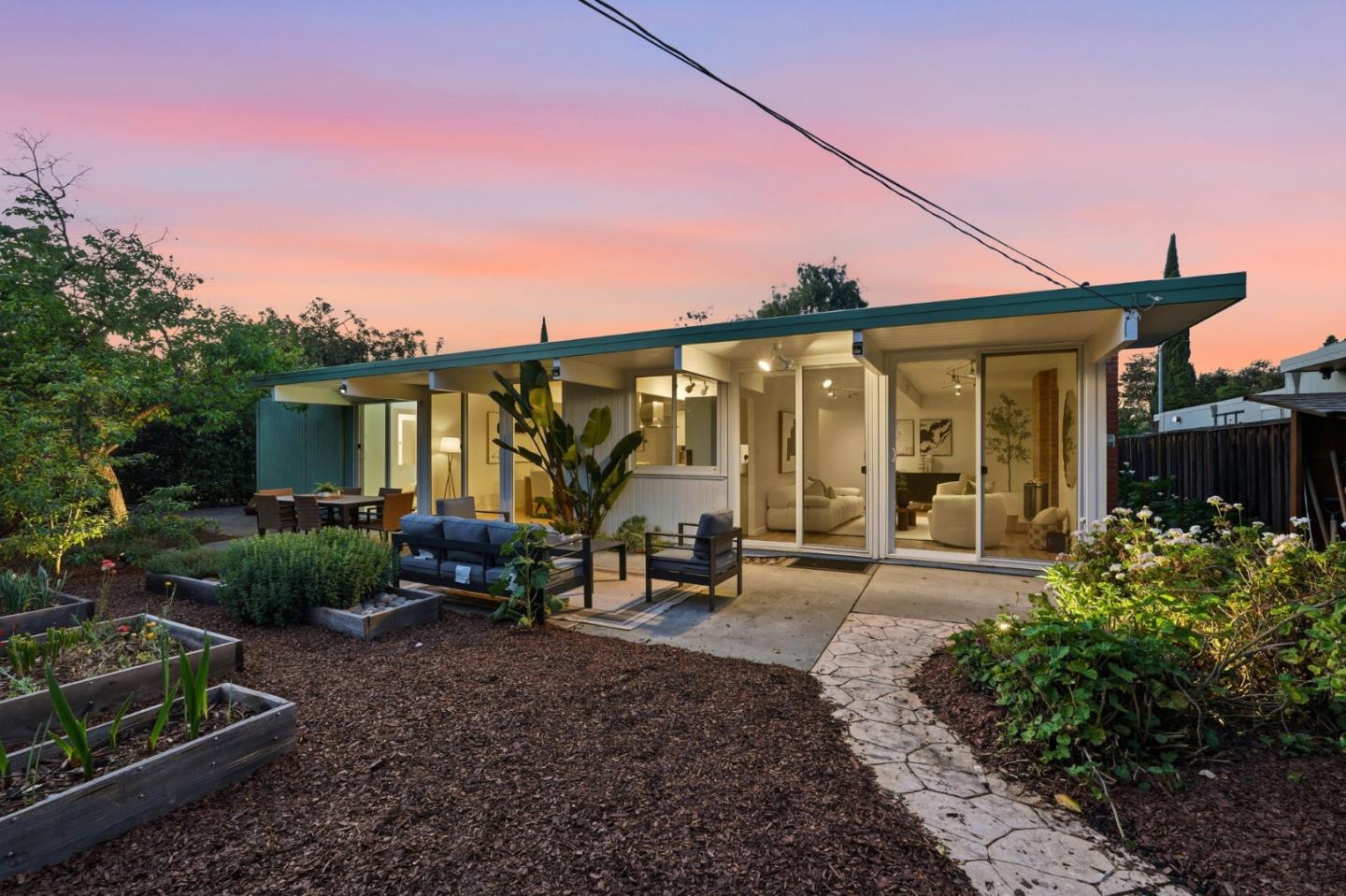 Detail Gallery Image 22 of 28 For 866 Cornwall Ct, Sunnyvale,  CA 94087 - 3 Beds | 2 Baths