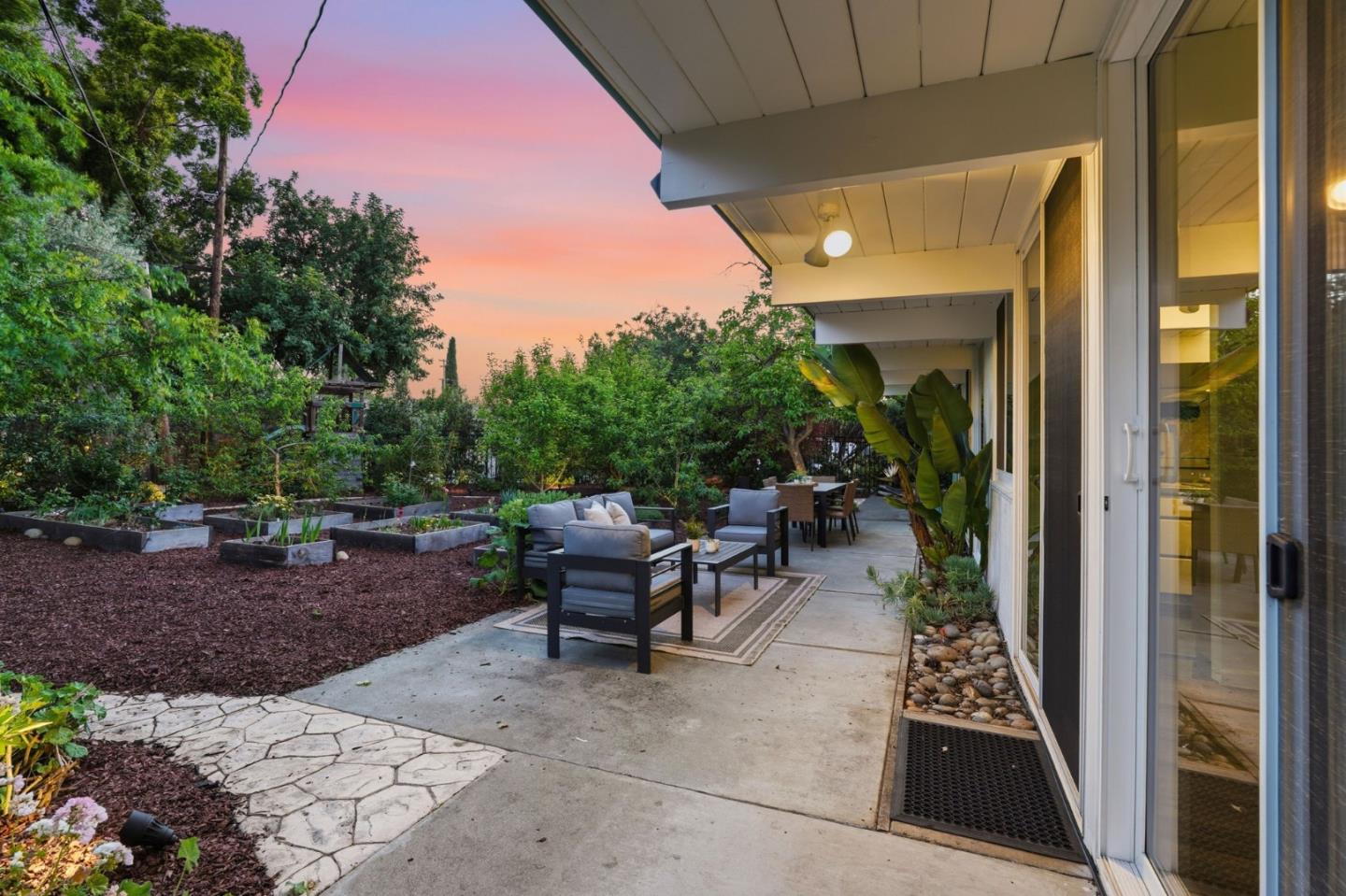 Detail Gallery Image 24 of 28 For 866 Cornwall Ct, Sunnyvale,  CA 94087 - 3 Beds | 2 Baths