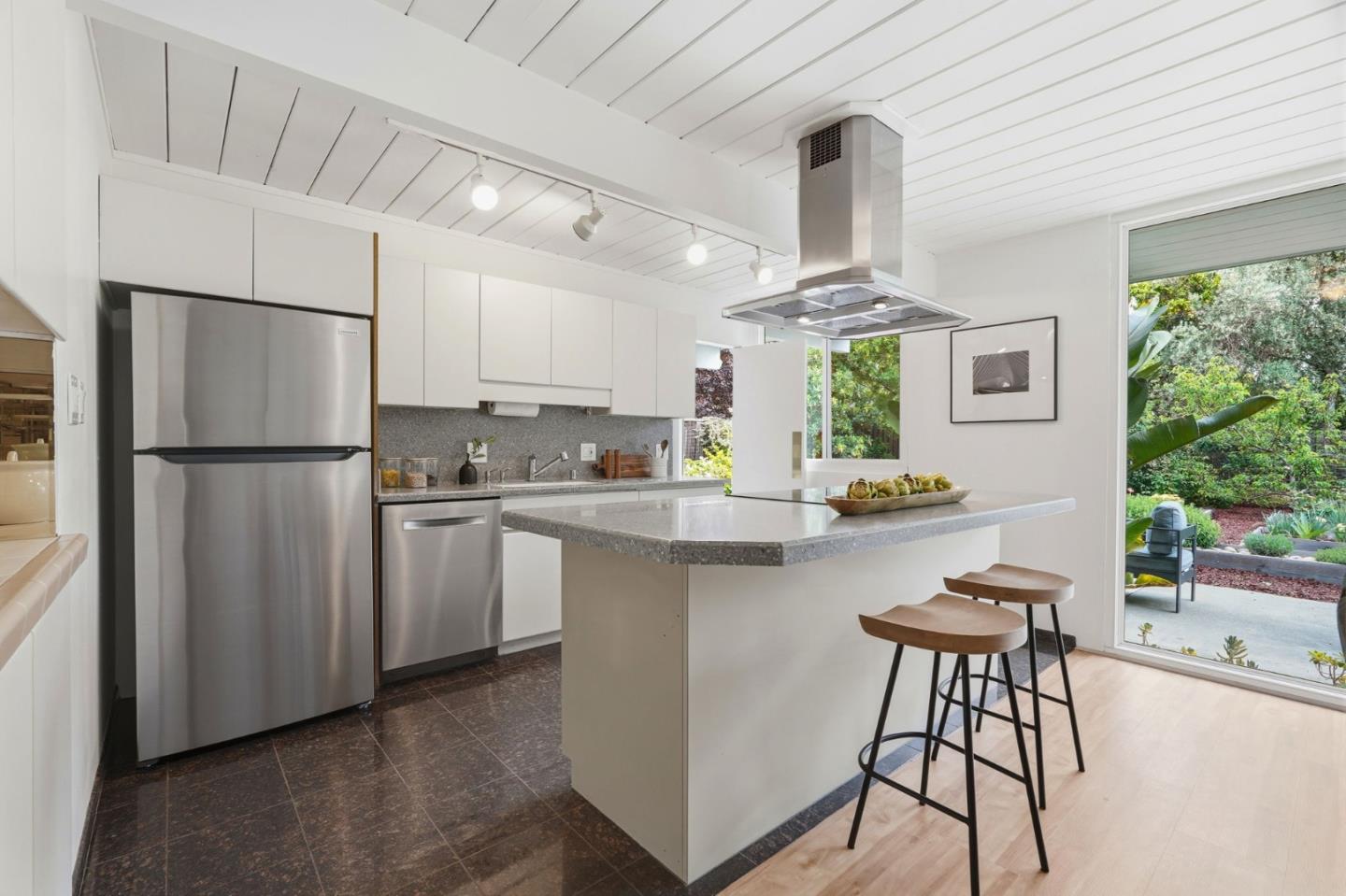 Detail Gallery Image 3 of 28 For 866 Cornwall Ct, Sunnyvale,  CA 94087 - 3 Beds | 2 Baths