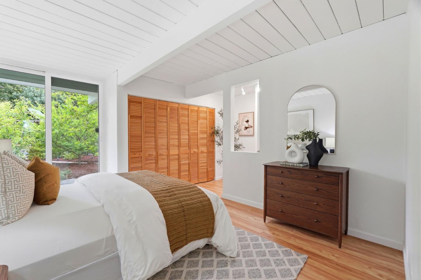 Detail Gallery Image 8 of 28 For 866 Cornwall Ct, Sunnyvale,  CA 94087 - 3 Beds | 2 Baths