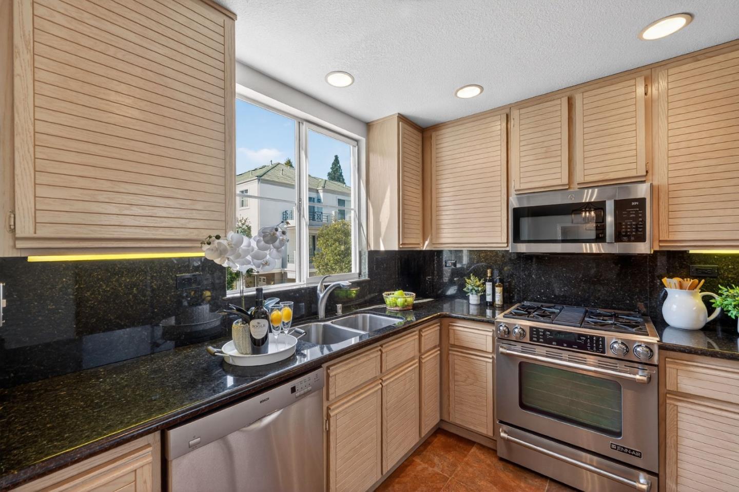 Detail Gallery Image 12 of 34 For 475 Milan Dr #113,  San Jose,  CA 95134 - 1 Beds | 1/1 Baths