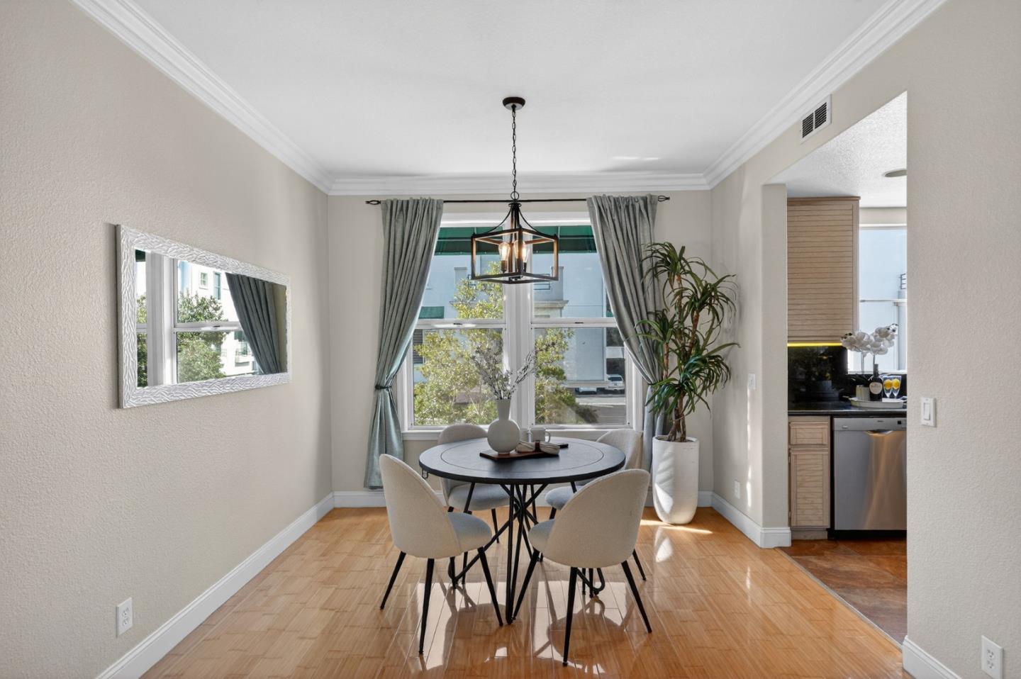 Detail Gallery Image 8 of 34 For 475 Milan Dr #113,  San Jose,  CA 95134 - 1 Beds | 1/1 Baths