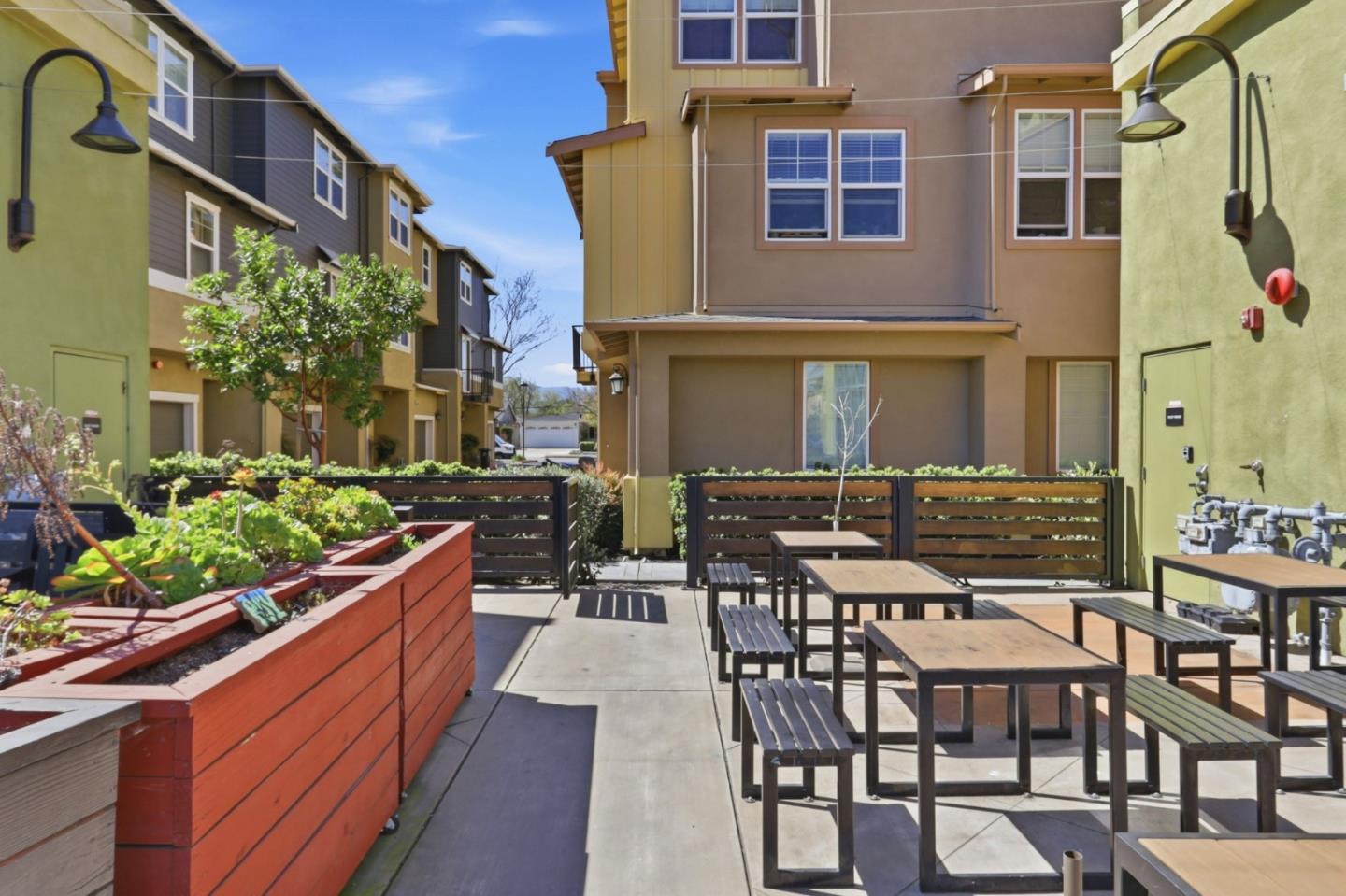 Detail Gallery Image 28 of 32 For 1658 North Pole Pl #1,  San Jose,  CA 95124 - 4 Beds | 4 Baths