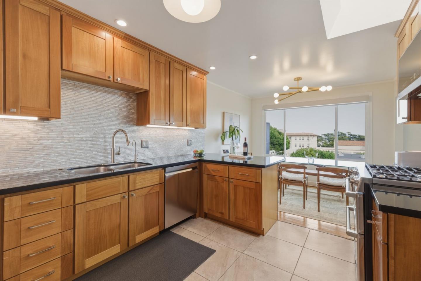 Detail Gallery Image 16 of 73 For 457 Oxford St, San Francisco,  CA 94134 - 3 Beds | 2 Baths