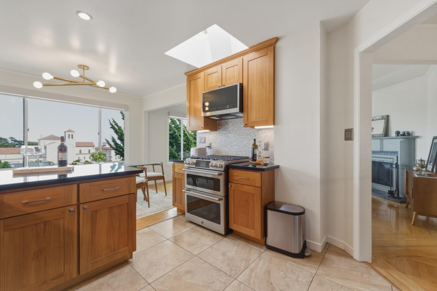 Detail Gallery Image 17 of 73 For 457 Oxford St, San Francisco,  CA 94134 - 3 Beds | 2 Baths