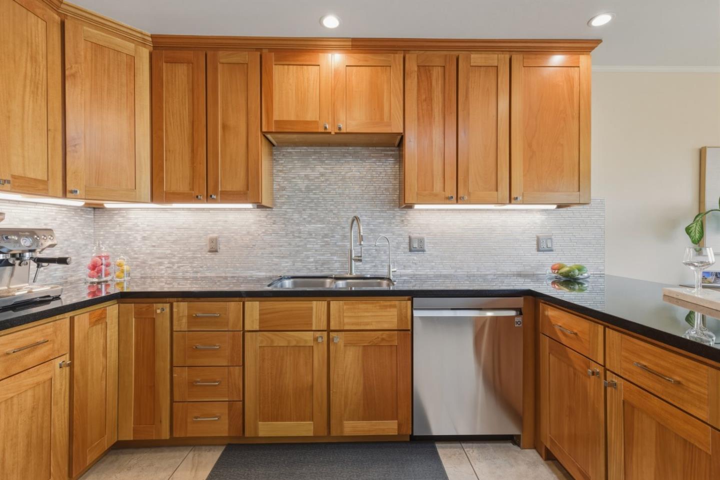 Detail Gallery Image 19 of 73 For 457 Oxford St, San Francisco,  CA 94134 - 3 Beds | 2 Baths