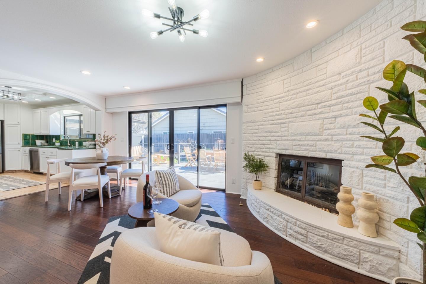 Detail Gallery Image 11 of 51 For 1211 via Paraiso, Salinas,  CA 93901 - 3 Beds | 2 Baths