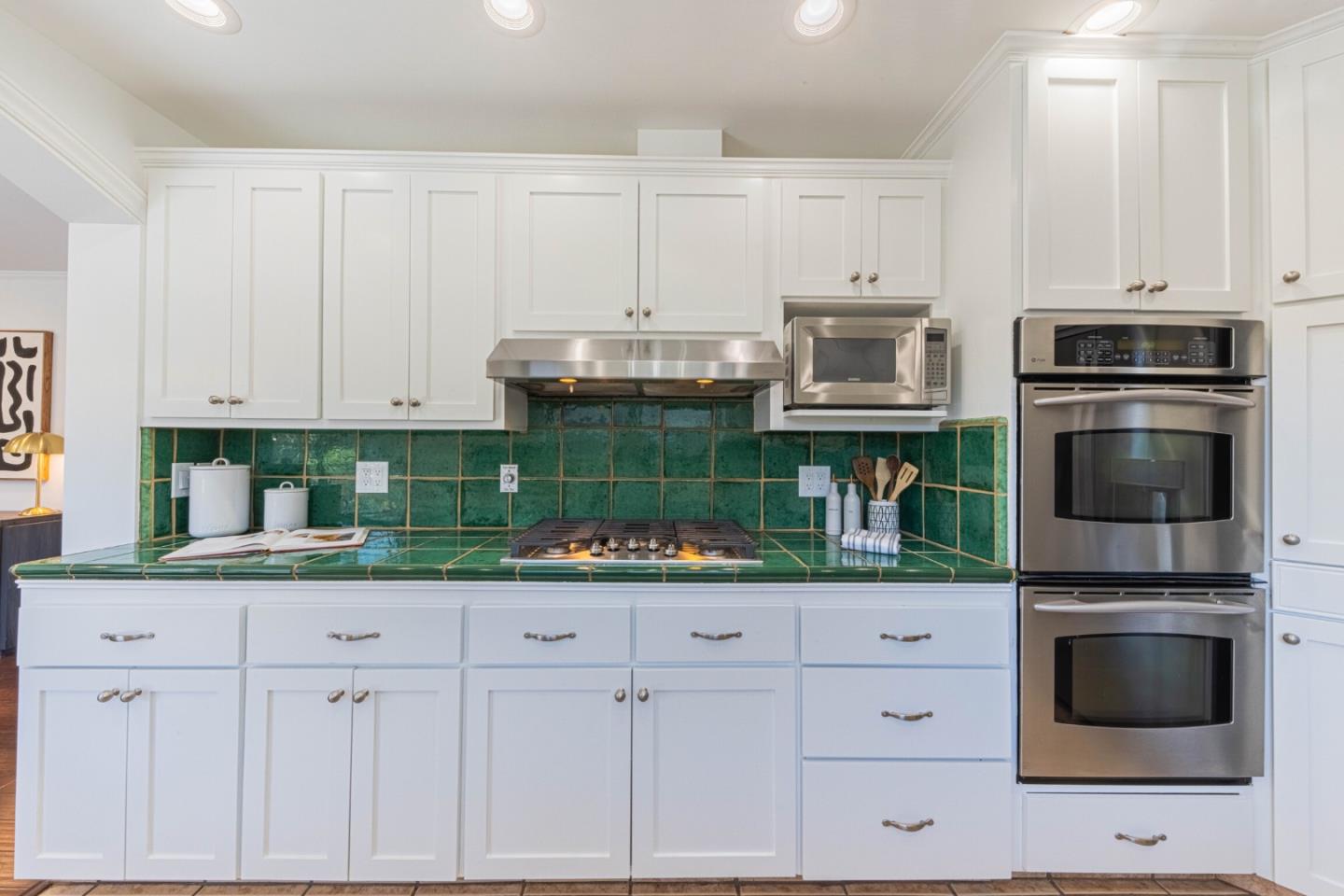 Detail Gallery Image 16 of 51 For 1211 via Paraiso, Salinas,  CA 93901 - 3 Beds | 2 Baths