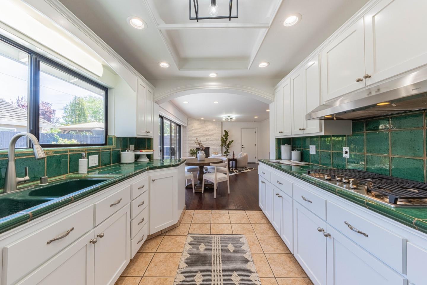 Detail Gallery Image 17 of 51 For 1211 via Paraiso, Salinas,  CA 93901 - 3 Beds | 2 Baths