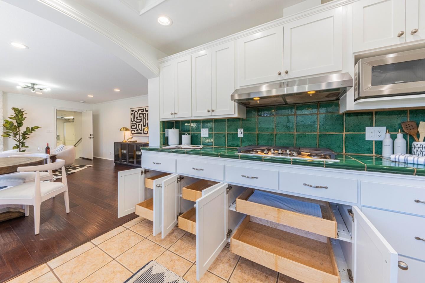 Detail Gallery Image 18 of 51 For 1211 via Paraiso, Salinas,  CA 93901 - 3 Beds | 2 Baths