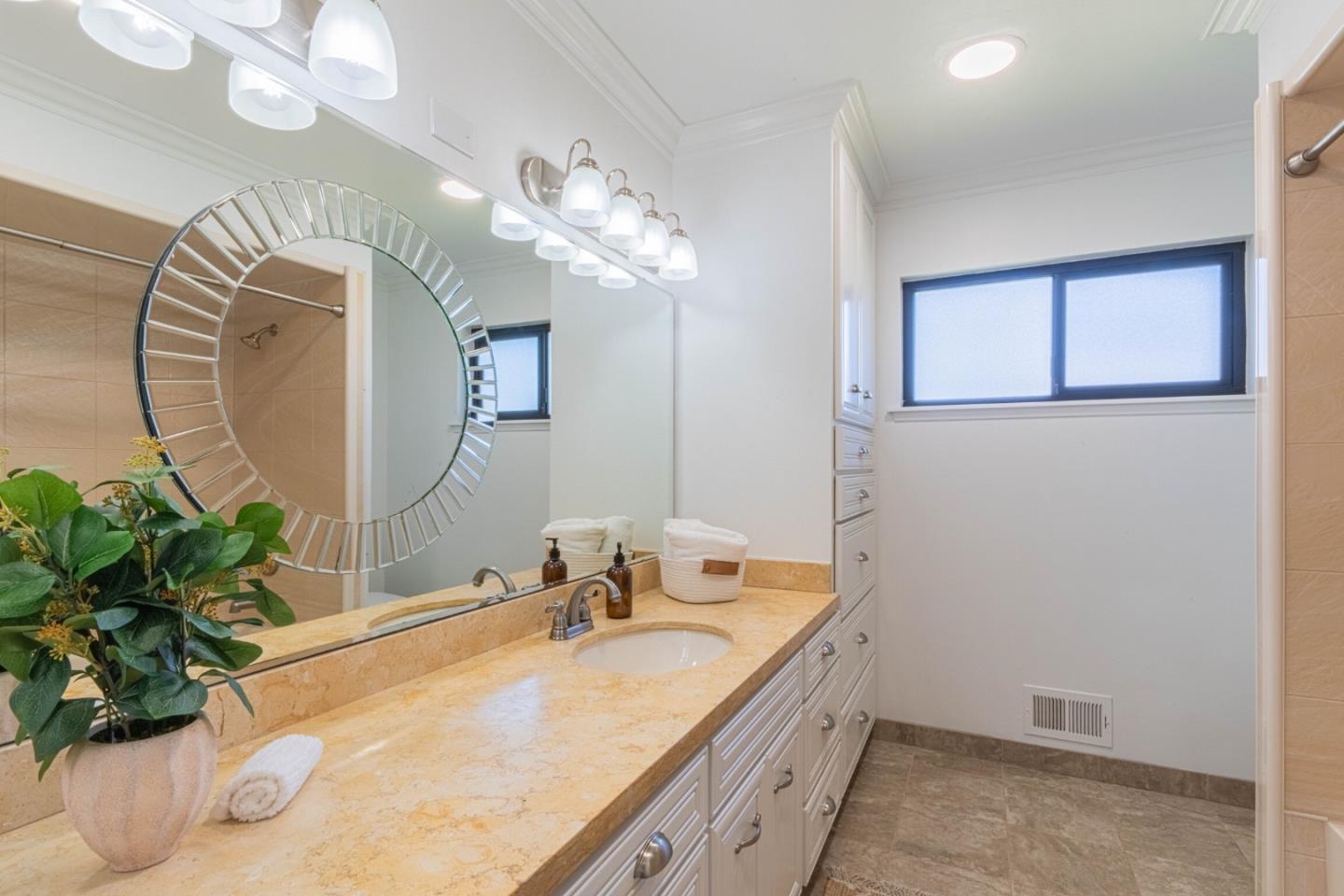 Detail Gallery Image 24 of 51 For 1211 via Paraiso, Salinas,  CA 93901 - 3 Beds | 2 Baths