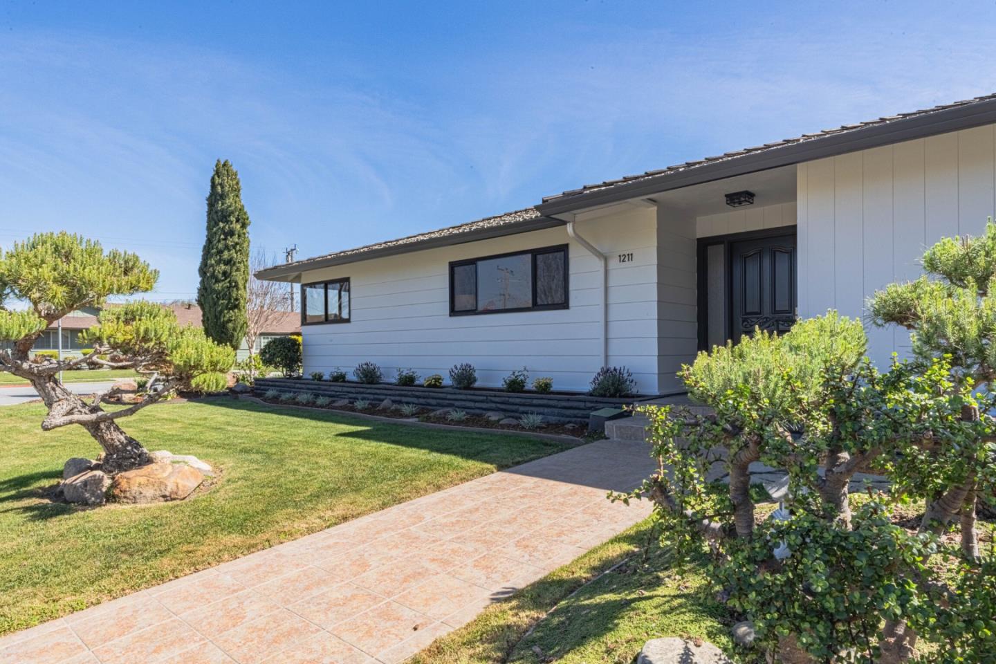 Detail Gallery Image 4 of 51 For 1211 via Paraiso, Salinas,  CA 93901 - 3 Beds | 2 Baths