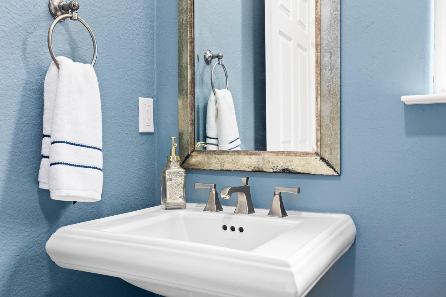 Detail Gallery Image 16 of 52 For 1576 Heritage Ln, Santa Cruz,  CA 95062 - – Beds | – Baths