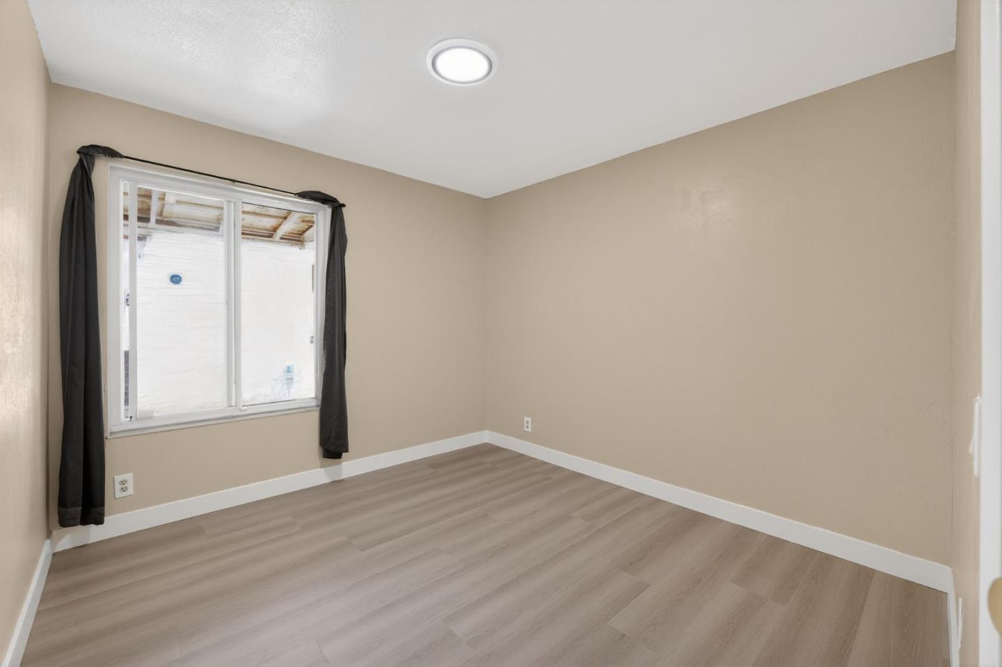 Detail Gallery Image 12 of 30 For 3957 Tiverton Dr, San Jose,  CA 95121 - 3 Beds | 2 Baths