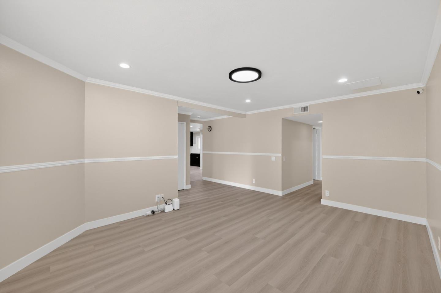 Detail Gallery Image 13 of 30 For 3957 Tiverton Dr, San Jose,  CA 95121 - 3 Beds | 2 Baths