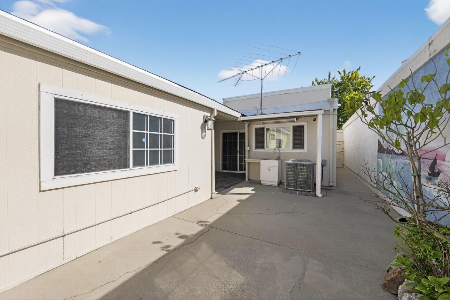 Detail Gallery Image 9 of 30 For 3957 Tiverton Dr, San Jose,  CA 95121 - 3 Beds | 2 Baths