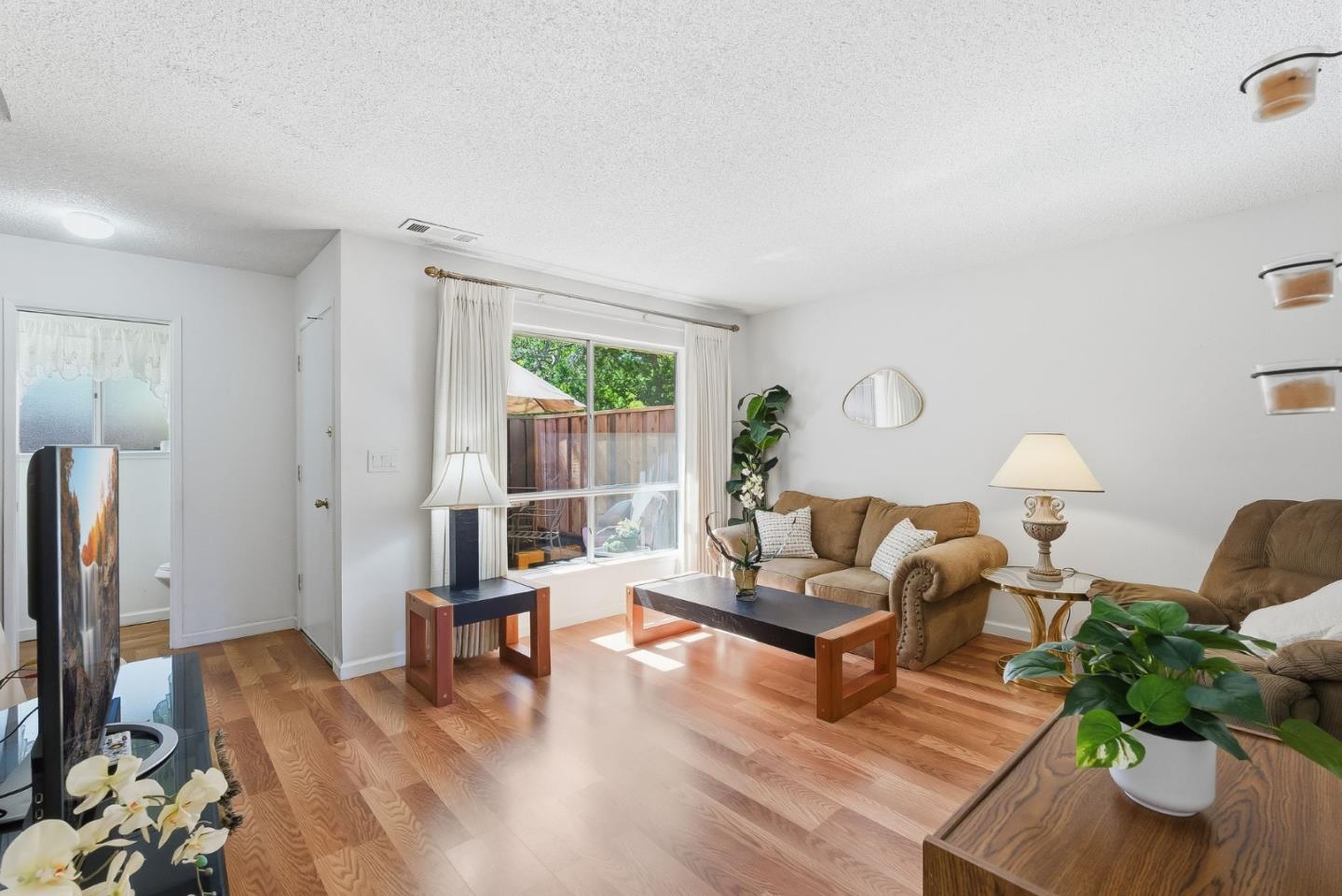 Detail Gallery Image 8 of 38 For 4994 Peach Ter, Campbell,  CA 95008 - 2 Beds | 1/1 Baths