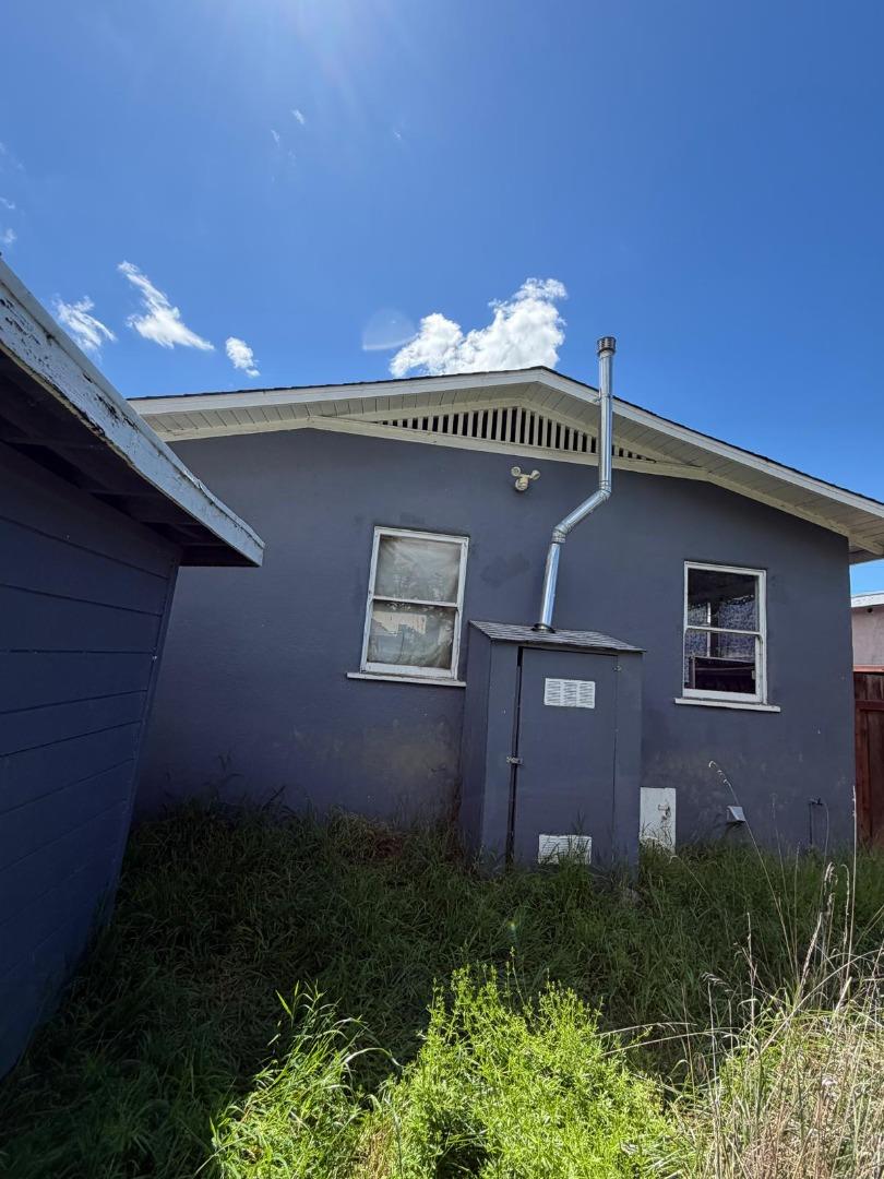 Detail Gallery Image 5 of 29 For 1744 E 22nd St, Oakland,  CA 94606 - 2 Beds | 1 Baths