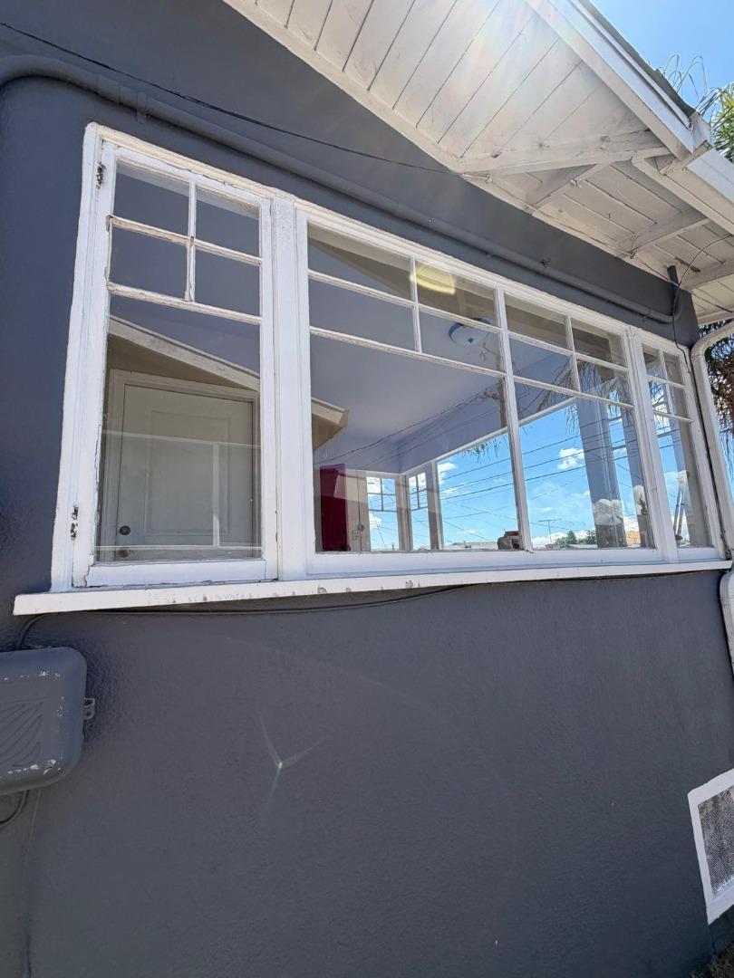 Detail Gallery Image 8 of 29 For 1744 E 22nd St, Oakland,  CA 94606 - 2 Beds | 1 Baths