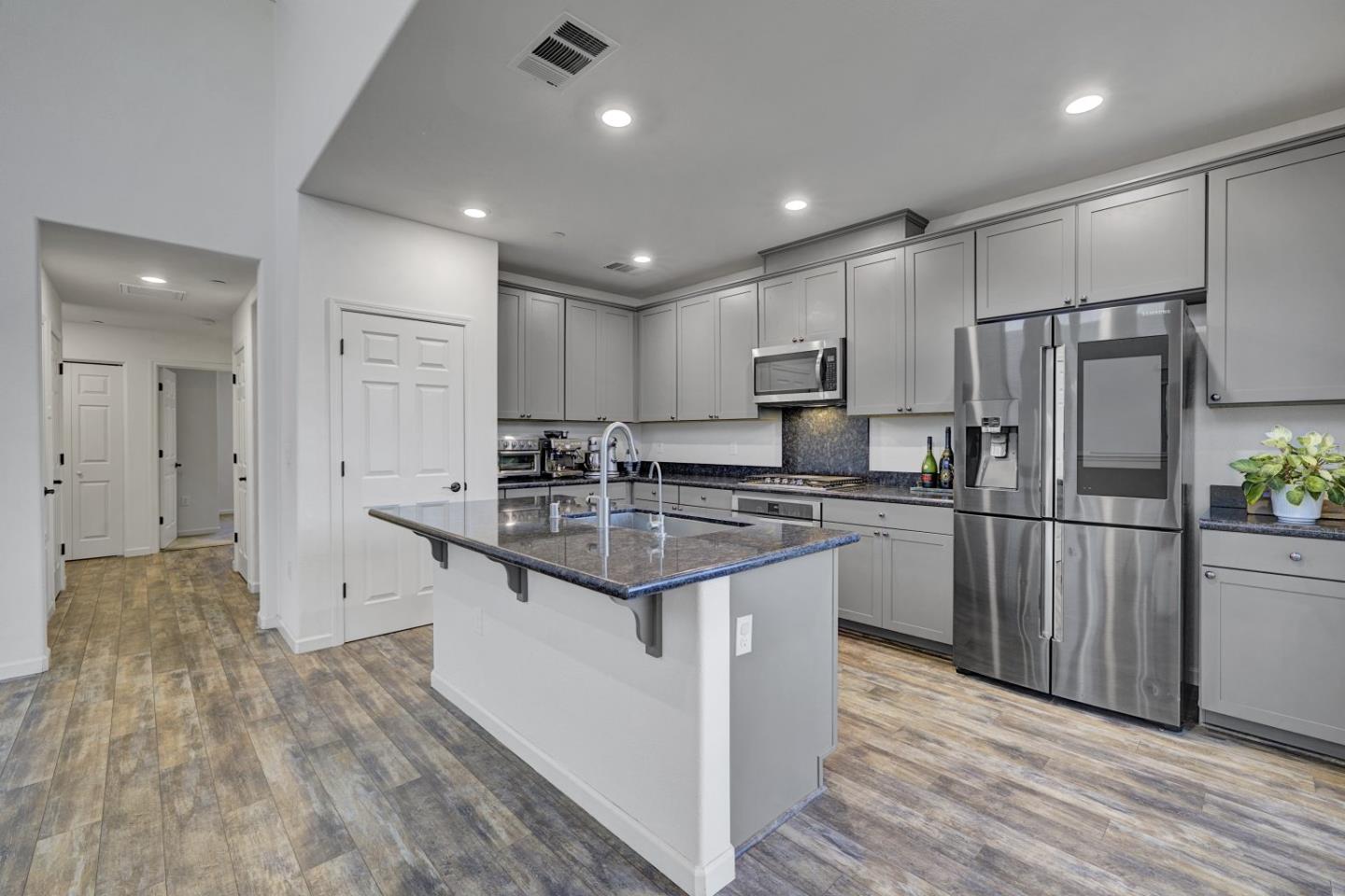 Detail Gallery Image 5 of 40 For 3086 Manuel St #2,  San Jose,  CA 95136 - 2 Beds | 2 Baths