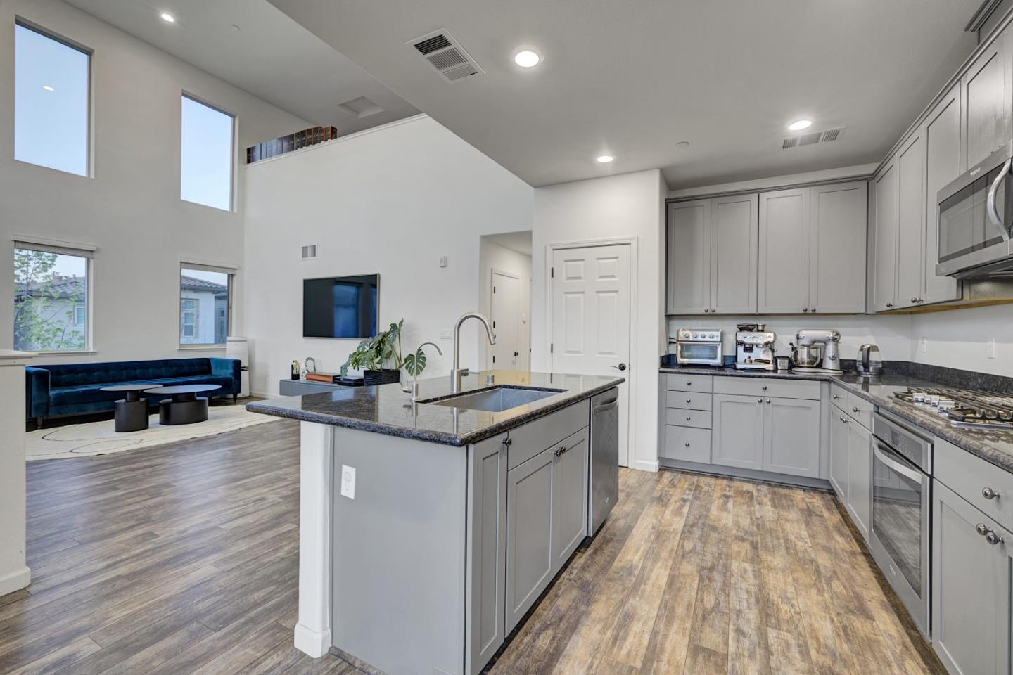 Detail Gallery Image 7 of 40 For 3086 Manuel St #2,  San Jose,  CA 95136 - 2 Beds | 2 Baths