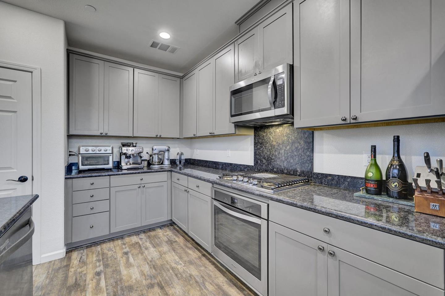 Detail Gallery Image 9 of 40 For 3086 Manuel St #2,  San Jose,  CA 95136 - 2 Beds | 2 Baths