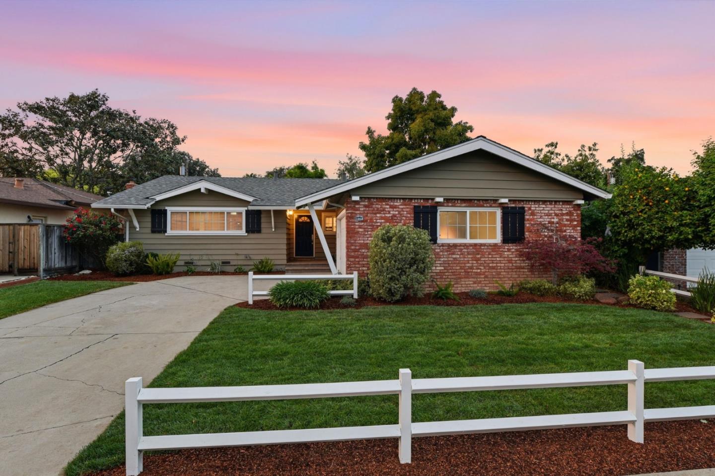 Front Image Thumbnail for ML82039216