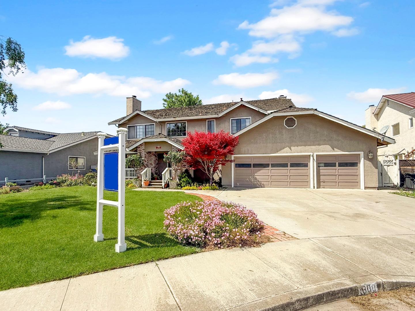 Detail Gallery Image 2 of 5 For 1800 Nora Dr, Hollister,  CA 95023 - 4 Beds | 3 Baths