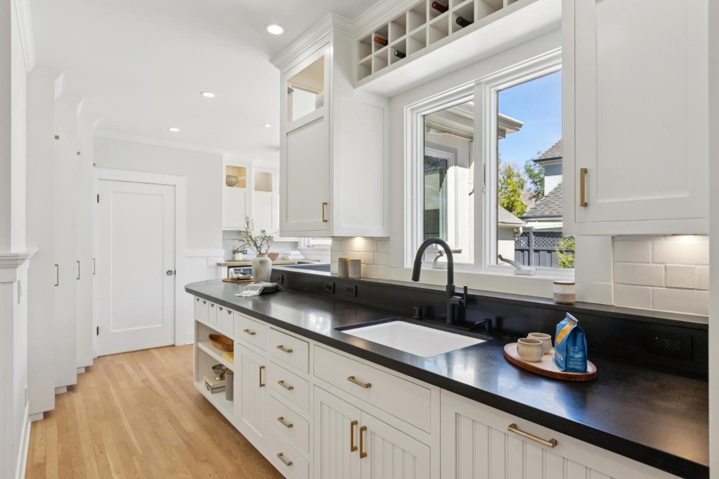 Detail Gallery Image 11 of 38 For 1619 Escobita Ave, Palo Alto,  CA 94306 - 3 Beds | 2/1 Baths