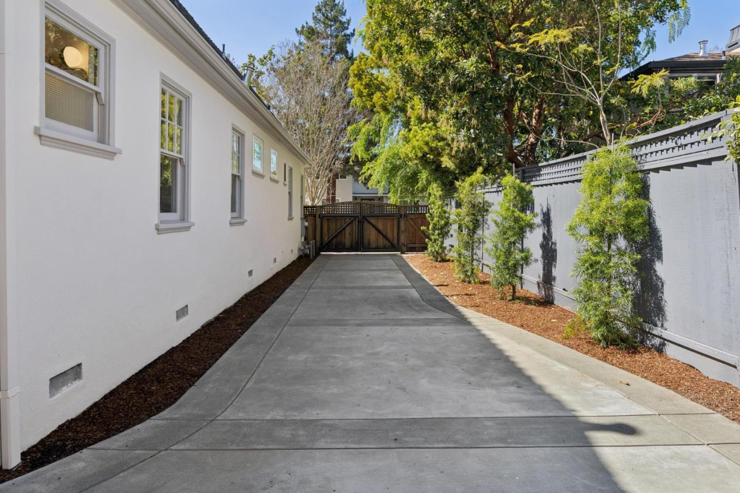 Detail Gallery Image 34 of 38 For 1619 Escobita Ave, Palo Alto,  CA 94306 - 3 Beds | 2/1 Baths