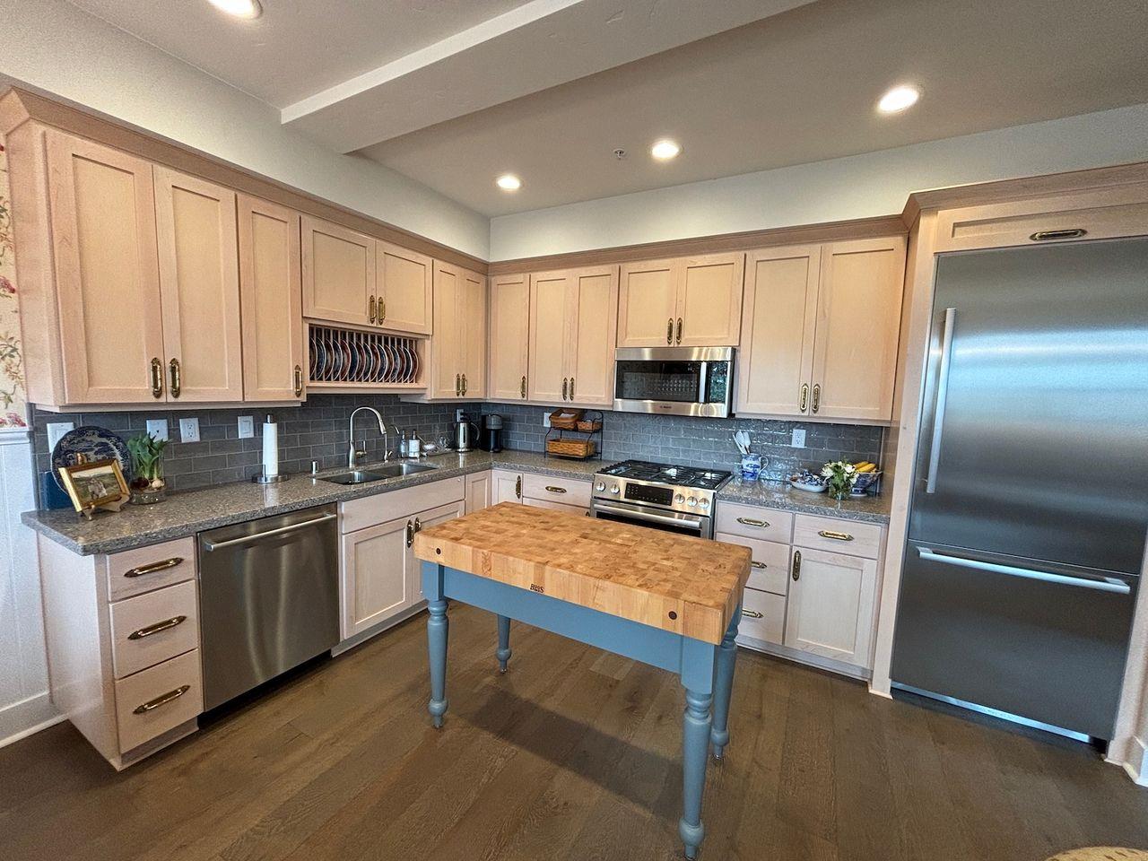 Detail Gallery Image 8 of 33 For 450 Granite Way, Aptos,  CA 95003 - 3 Beds | 2/1 Baths