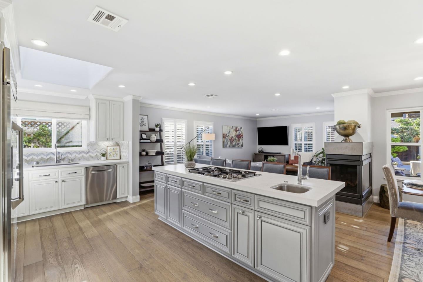 Detail Gallery Image 14 of 44 For 1351 Robsheal Dr, San Jose,  CA 95125 - 3 Beds | 2/1 Baths