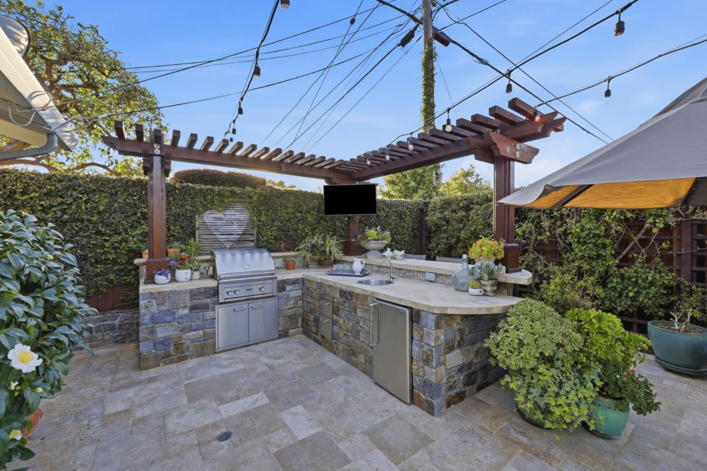 Detail Gallery Image 35 of 44 For 1351 Robsheal Dr, San Jose,  CA 95125 - 3 Beds | 2/1 Baths